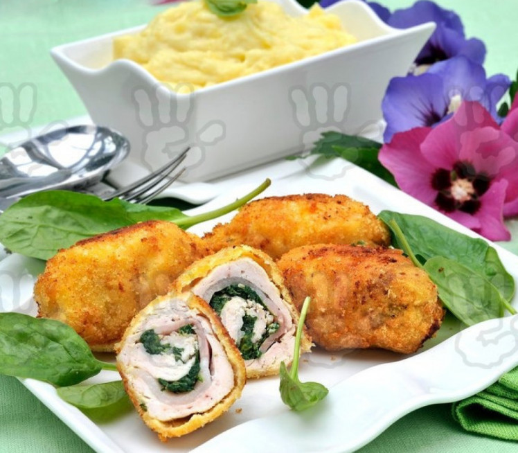 РОЛОВАНА ПИЛЕТИНА СА СПАНАЋЕМ: Неодољив укус