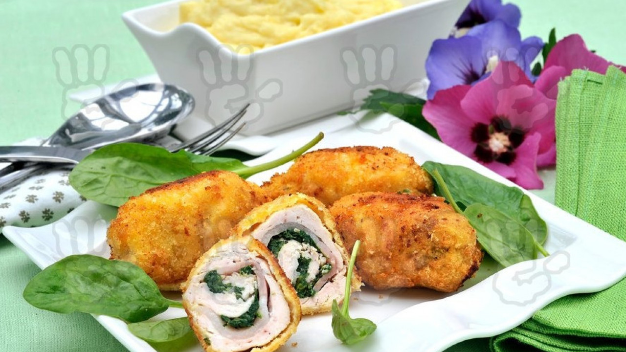 РОЛОВАНА ПИЛЕТИНА СА СПАНАЋЕМ: Неодољив укус