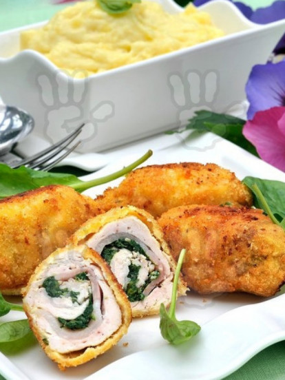 РОЛОВАНА ПИЛЕТИНА СА СПАНАЋЕМ: Неодољив укус