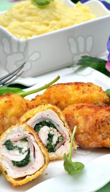 ROLOVANA PILETINA SA SPANAĆEM: Neodoljiv ukus