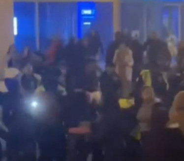 IMA MRTVIH: Pucnjava u Čikagu tokom paljenja novogodišnje jelke