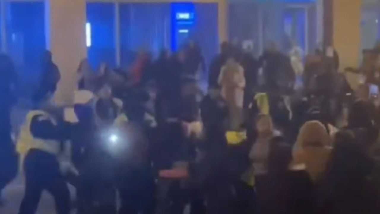 IMA MRTVIH: Pucnjava u Čikagu tokom paljenja novogodišnje jelke