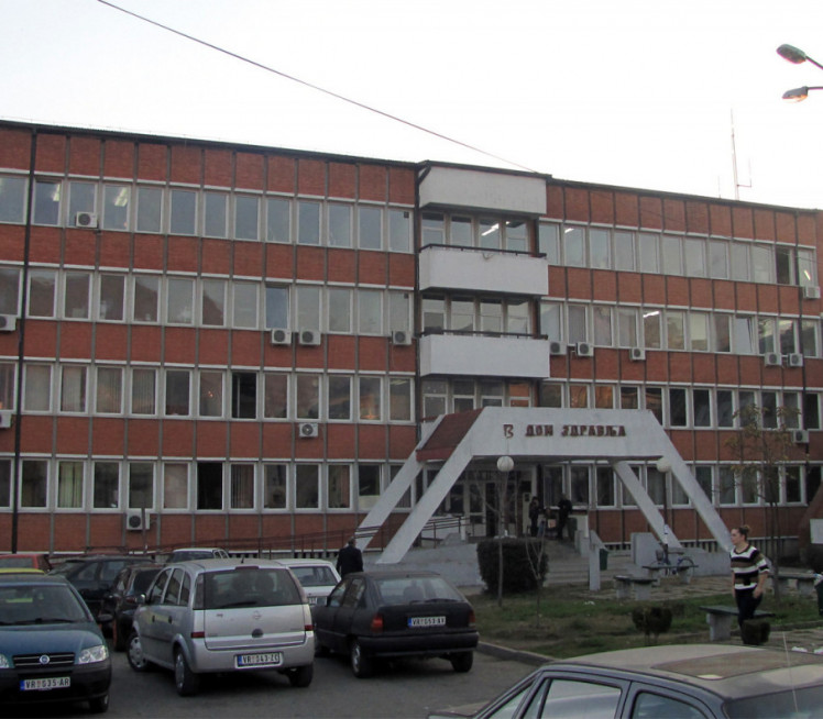 ДОЈАВА О БОМБИ У ДОМУ ЗДРАВЉА: У Врању евакуисани пацијенти