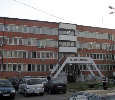 DOJAVA O BOMBI U DOMU ZDRAVLJA: U Vranju evakuisani pacijenti