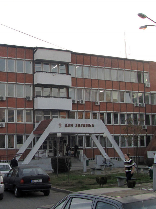 ДОЈАВА О БОМБИ У ДОМУ ЗДРАВЉА: У Врању евакуисани пацијенти