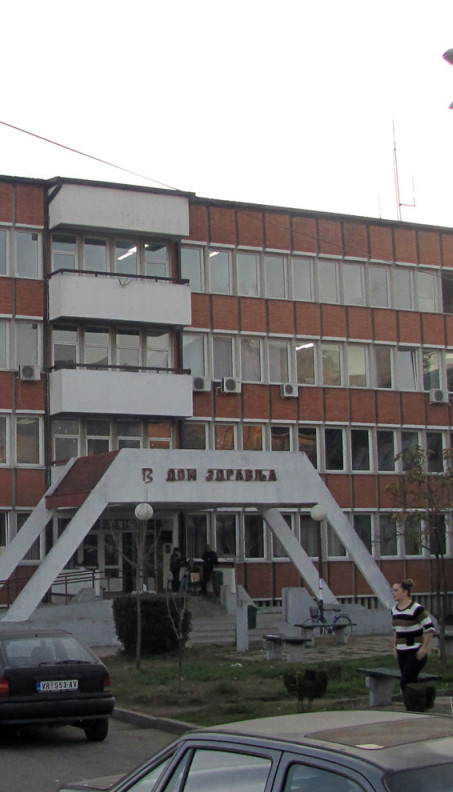 DOJAVA O BOMBI U DOMU ZDRAVLJA: U Vranju evakuisani pacijenti