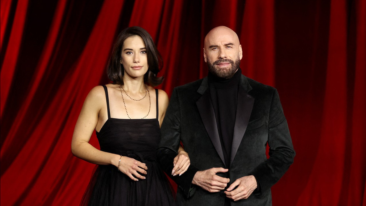 ГРУДИ СЛОБОДНЕ: Траволтина ћерка у топлесу (ФОТО)