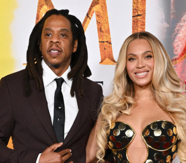 PRETERALA? Bijonse šokirala autfitom-bujni dekolte, sve kipi