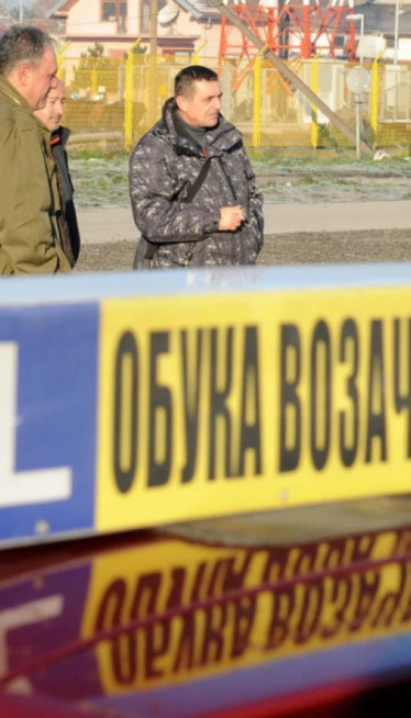 Jedan od 6 vozača priznaje da bi danas pao na vozačkom