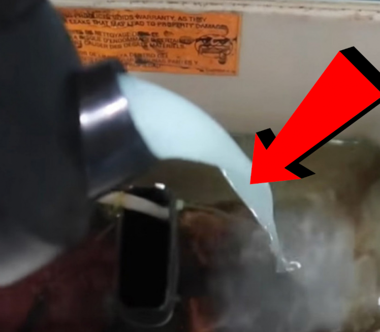 KORISNO: Sipaj omekšivač u vodokotlić - evo šta će se desiti