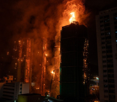 ВАТРА И ДАЉЕ ГОРИ: Пожар у небодерима однео преко 50 живота