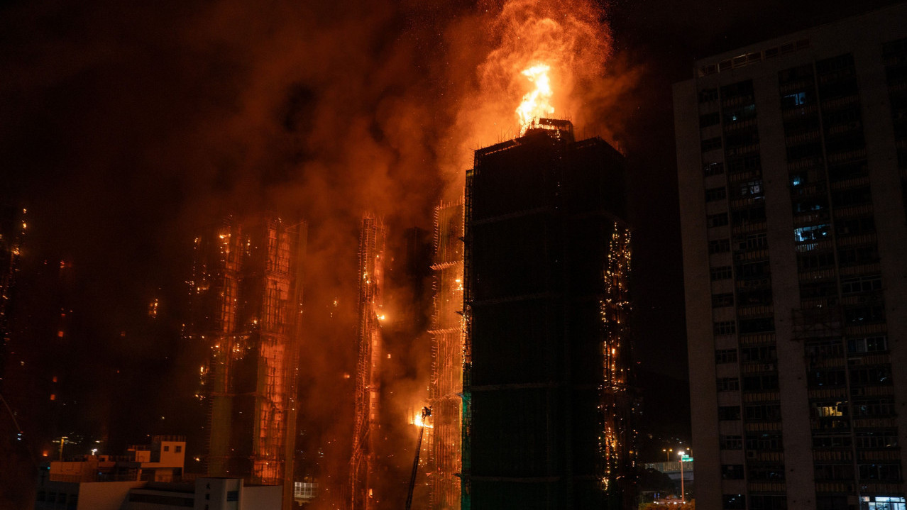 ВАТРА И ДАЉЕ ГОРИ: Пожар у небодерима однео преко 50 живота