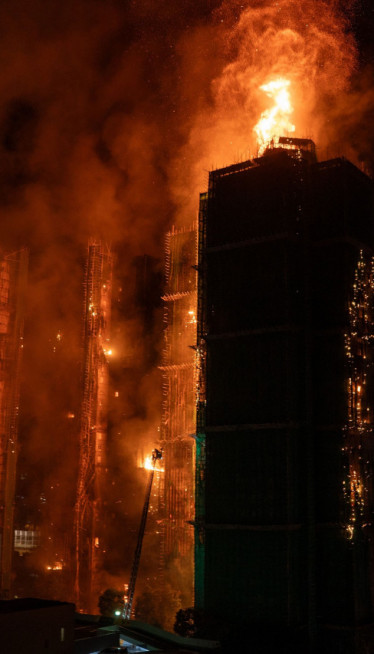 ВАТРА И ДАЉЕ ГОРИ: Пожар у небодерима однео преко 50 живота