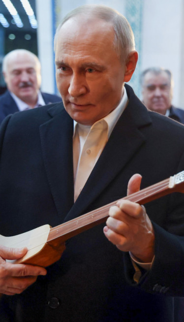 "РАШТИМОВАН ЈЕ!" Путин свира, Лукашенко умире од смеха ФОТО