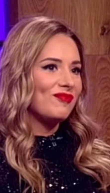 VODITELJKA PLJUNULA ŽVAKU NA STO Neke zgrozila, neke oduševila