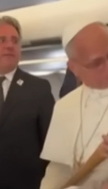 ПАПА СА ПАЛИЦОМ: "Господ опрошта, ја не" (ВИДЕО)