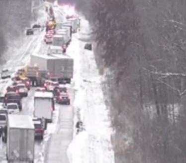 NESREĆA KAKVA SE RETKO VIĐA: Lančani sudar - 45 vozila! FOTO