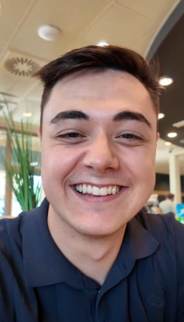 СА 11 ГОДИНА ЗАВЛАДАО СЦЕНОМ: Данас је опасан фрајер