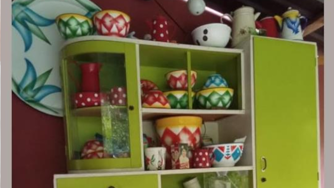 MIRIS JUGE: Kredenac i posuđe - sve za 500 evra (FOTO)