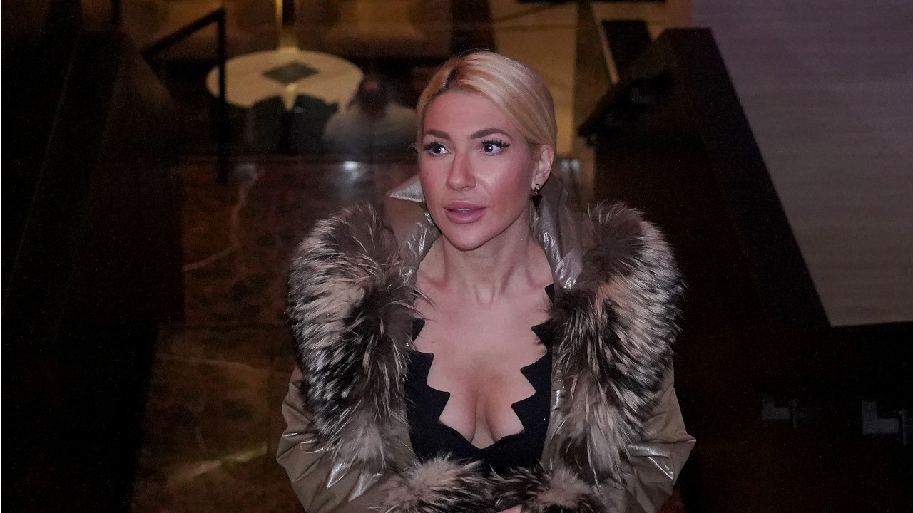 VOZI SPEJ ŠATL: Evo u kakvom luksuzu uživa Jovanin dečko