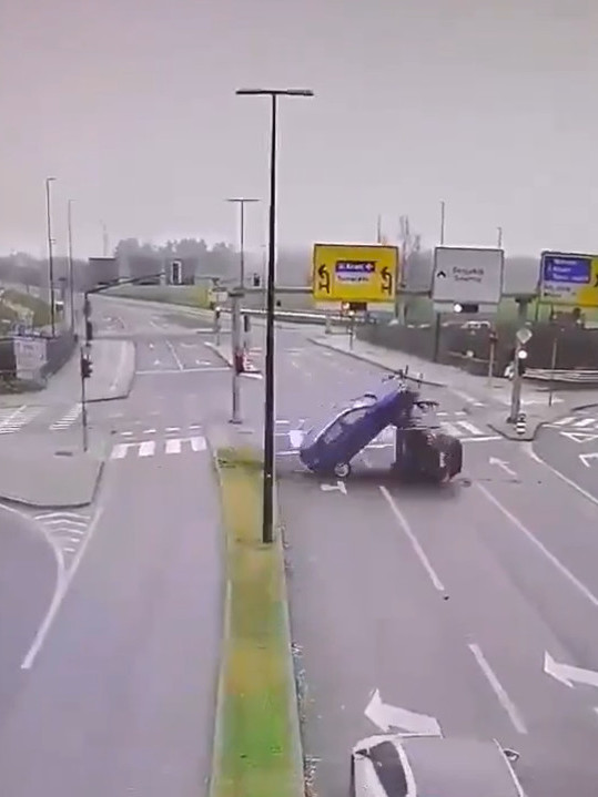 ШОК У СЛОВЕНИЈИ: Језив удес, возач ИСТРЧАО и побегао (ВИДЕО)