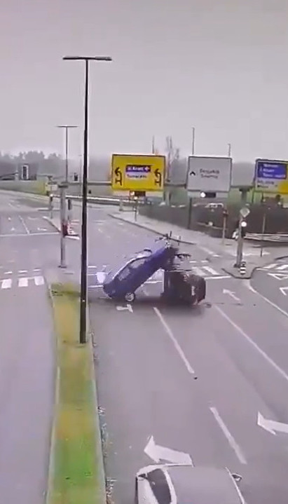 ШОК У СЛОВЕНИЈИ: Језив удес, возач ИСТРЧАО и побегао (ВИДЕО)