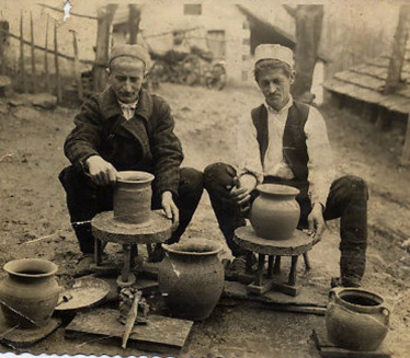 ЗАБОРАВЉЕНИ ЗАНАТИ Чиме су се бавиле мутавџије, рабаџије...?