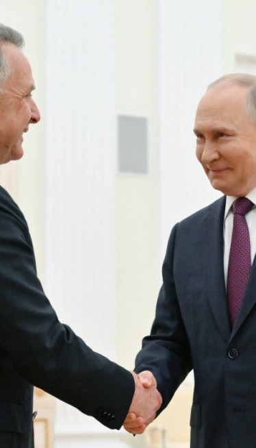 ТРАМПОВА ДЕЛЕГАЦИЈА СТИГЛА У КРЕМЉ Ускоро састанак с Путином