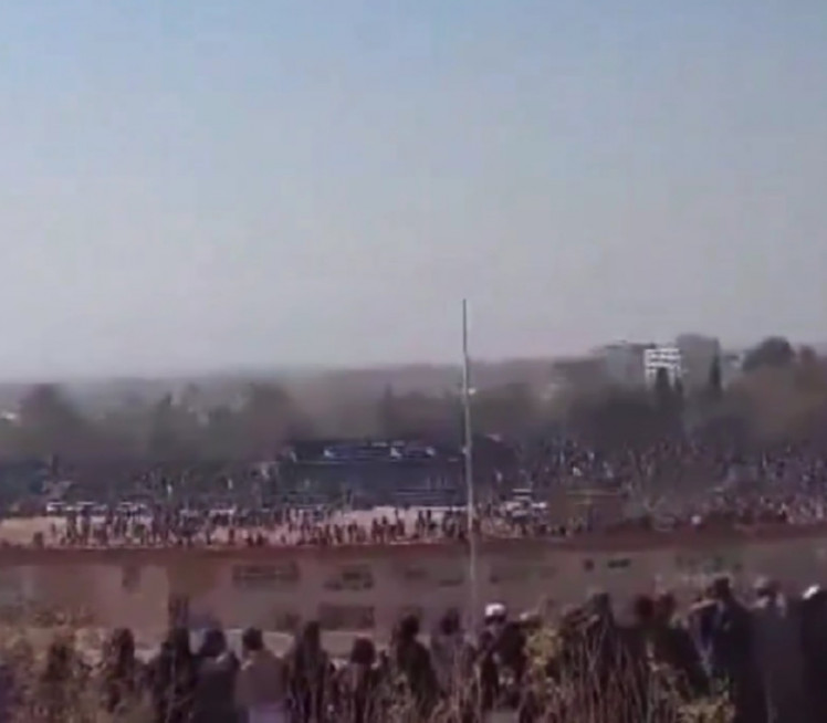 (УЗНЕМИРУЈУЋЕ) 10.000 људи на јавном погубљењу (ВИДЕО)