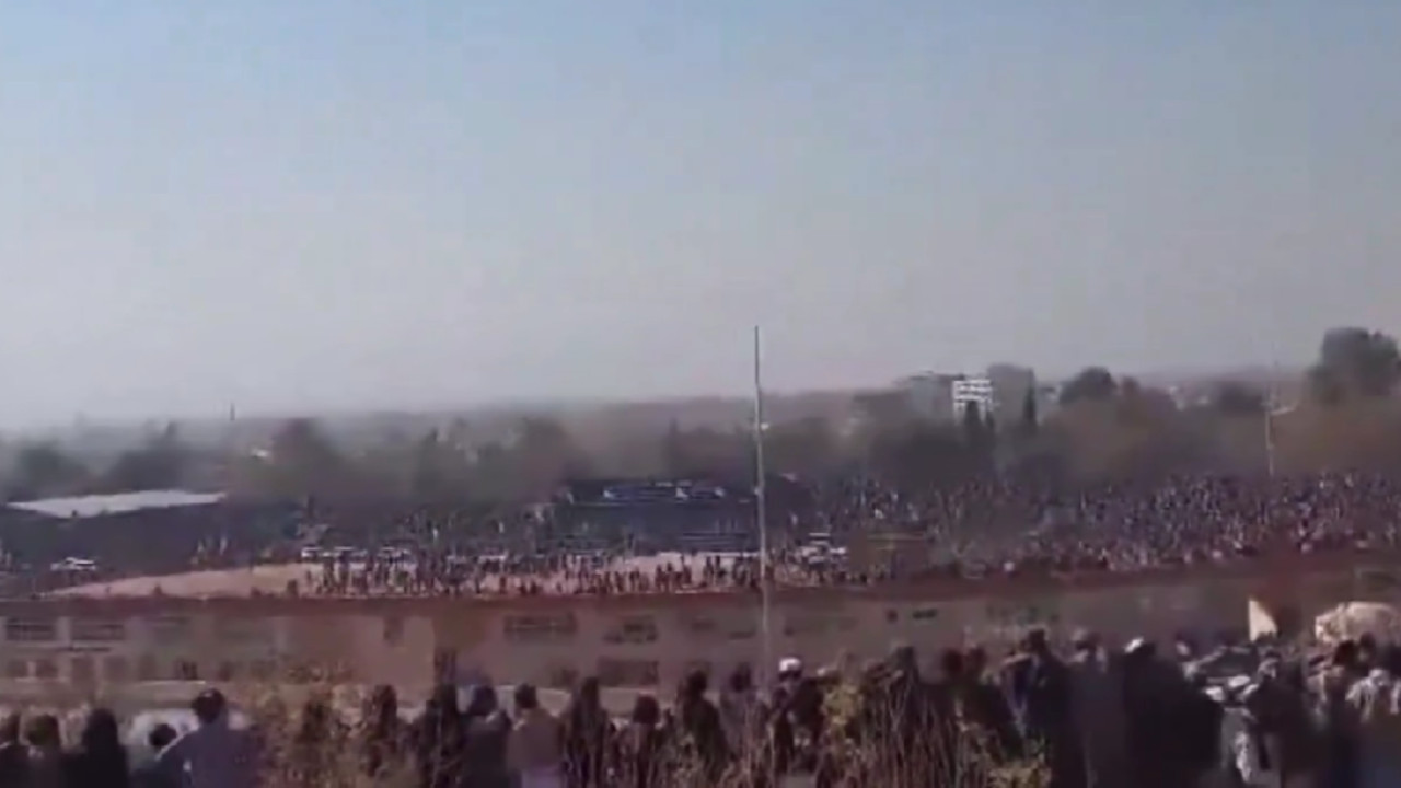 (UZNEMIRUJUĆE) 10.000 ljudi na javnom pogubljenju (VIDEO)