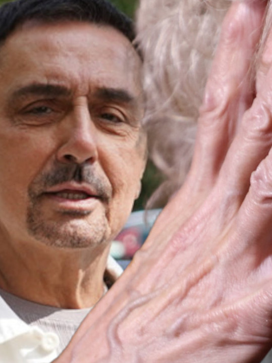 "ИМАЛА БИХ ОДНОСЕ СА КЕБОМ": Глумица (84) шокира изјавом