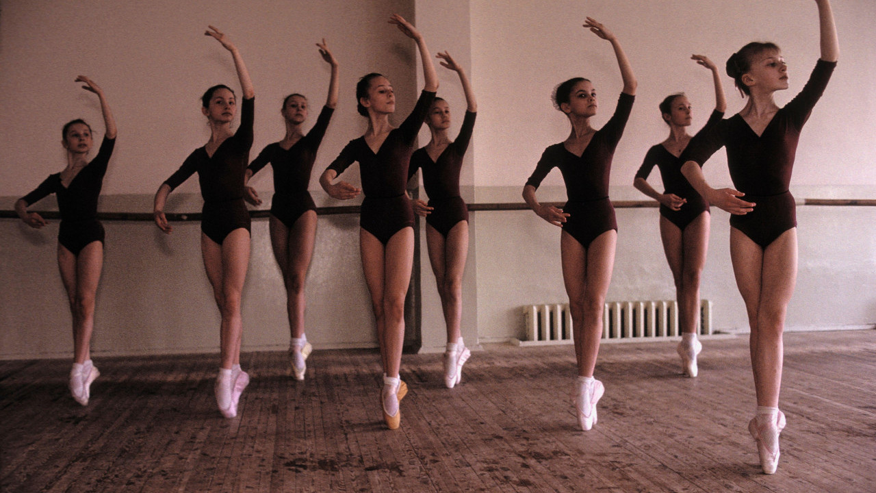 Овако балерине проверавају да ли им је струк довољно ТАНАК