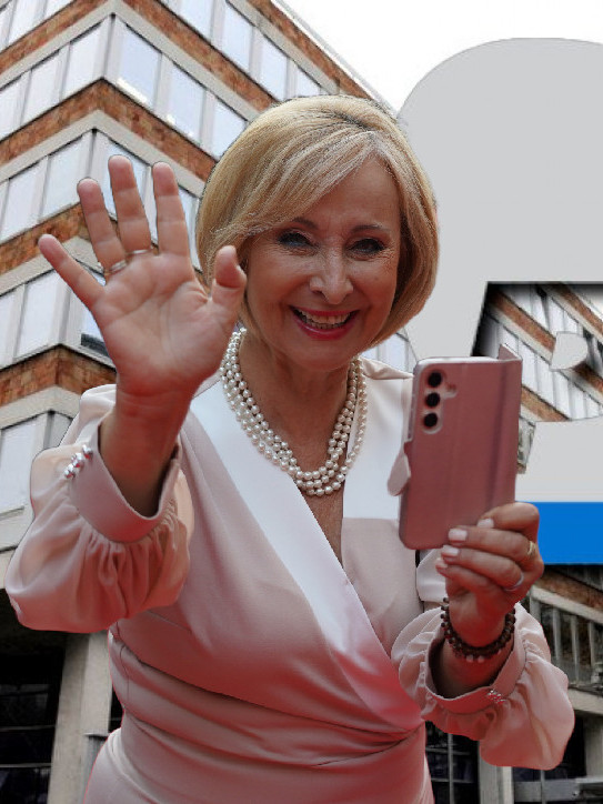 БЛАМ! Водитељки усред "Дневника" попуцала дугмад на сакоу