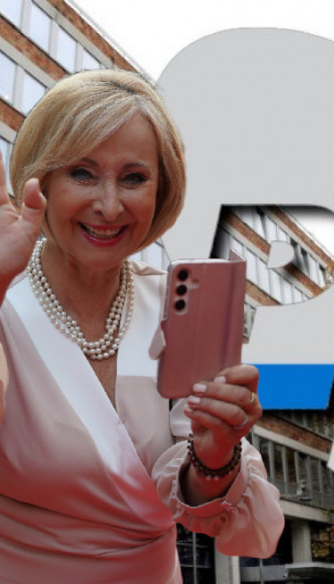 BLAM! Voditeljki usred "Dnevnika" popucala dugmad na sakou