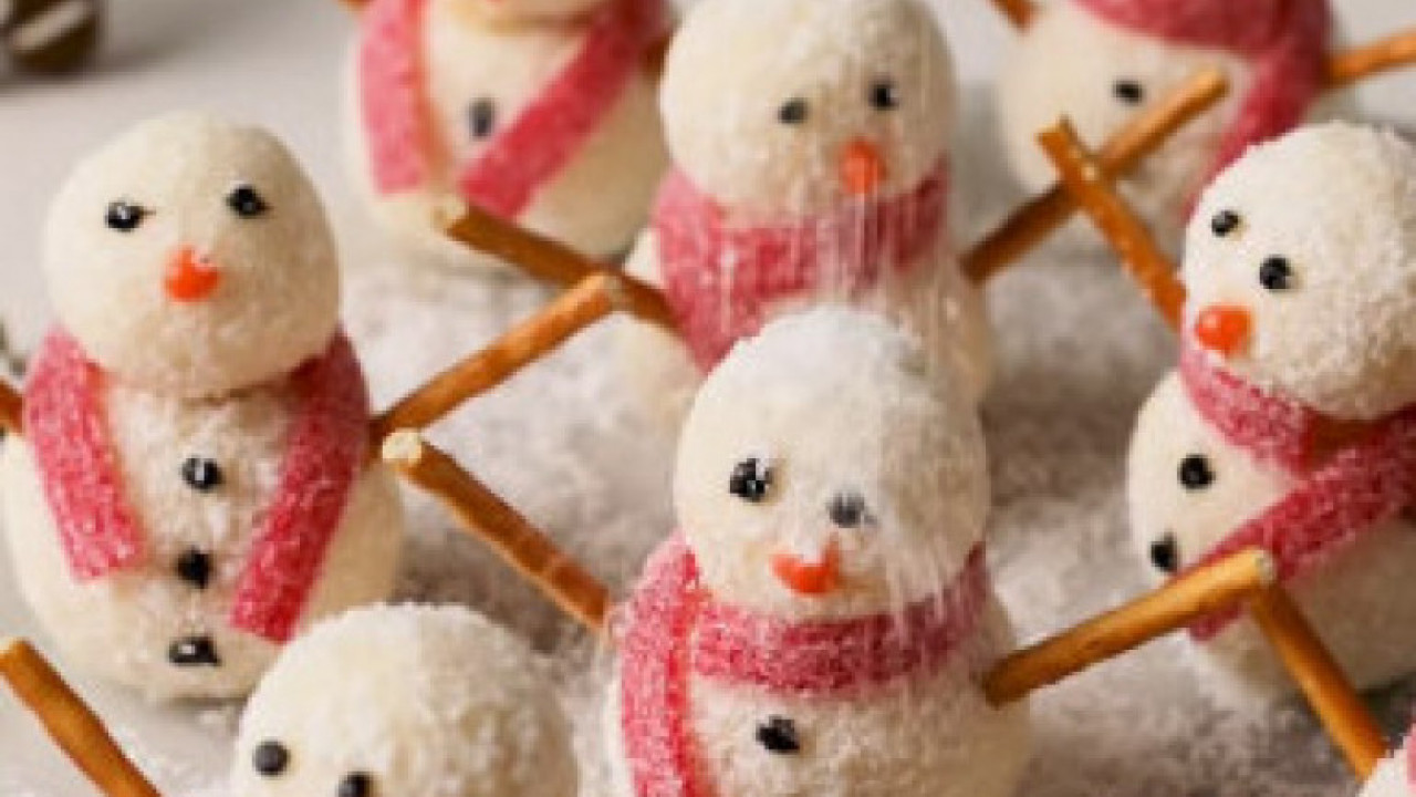 ДЕКОРАТИВНИ СНЕШКО БЕЛИЋ: Брзински укусни колачи