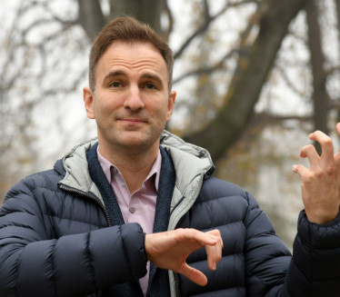 STEFAN MILENKOVIĆ: Virtuoz čije strune povezuju svet