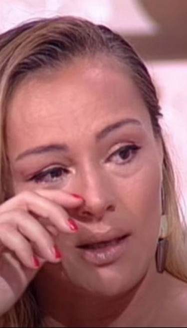 "Умало да будем СИЛОВАНА - била сам затворена, закључана"