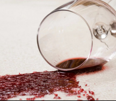 BRZO I EFIKASNO: Na ova 4 načina uklonićete fleke od vina