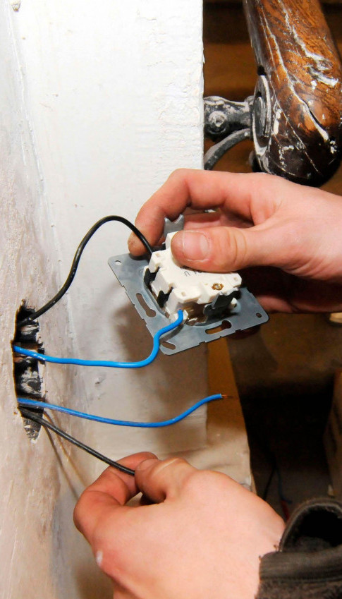 ЕЛЕКТРИЧАР "ОДРАО" БАБУ: 50.000дин, користио САМО изолирку