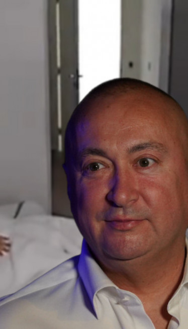 УСТАЈ ФАМИЛИЈО! Ђани упао у собу Баке Прасета (ВИДЕО)