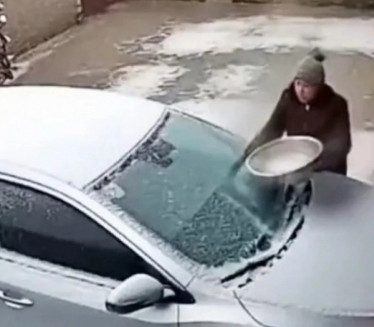 Хтела брзо да ОДЛЕДИ шоферку - направила КАТАСТРОФУ!