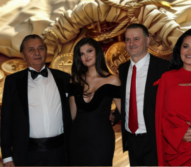 СВЕКАР ИМА ДВОРАЦ: "Мој муж није милионер - то су лажи"