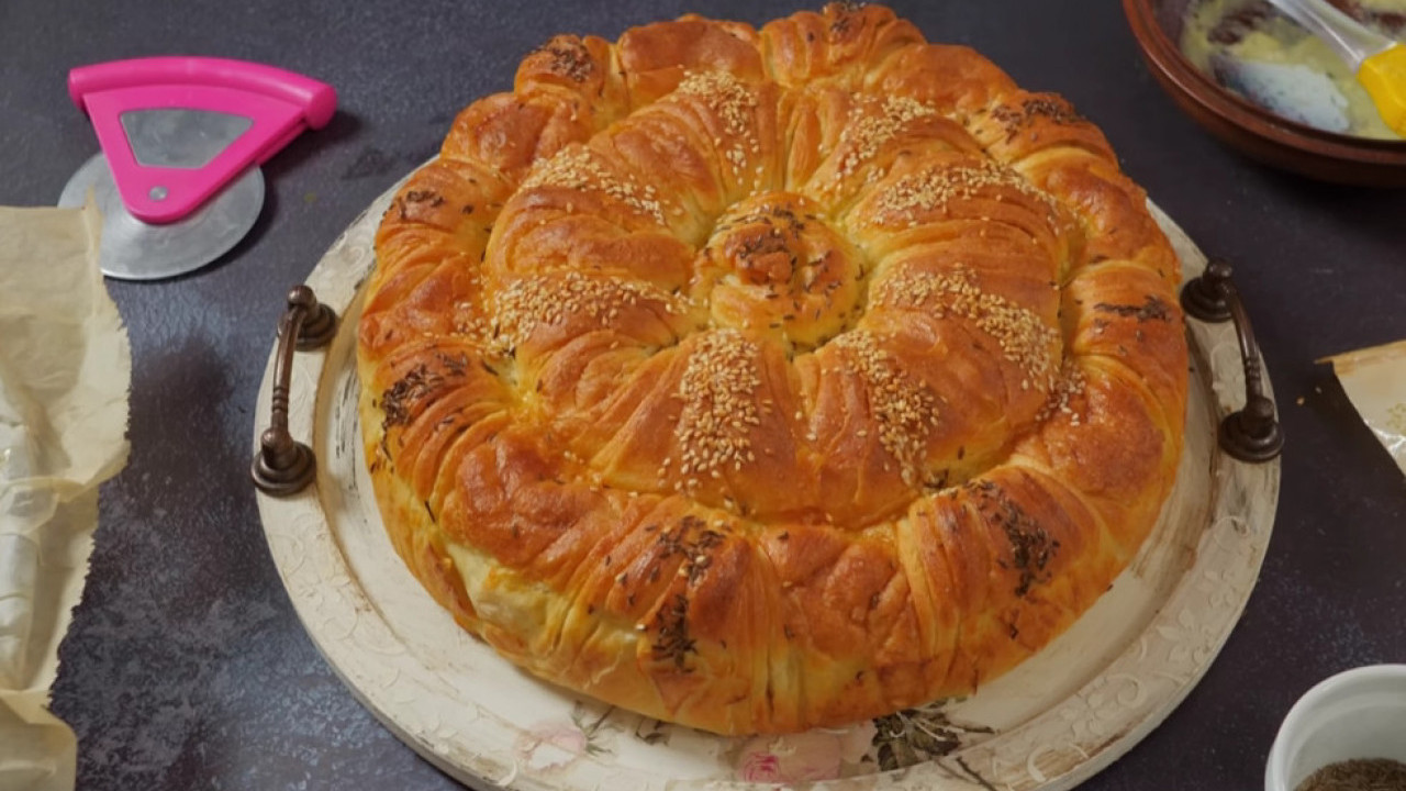 KRALJICA BOŽIĆNE TRPEZE: Kako se sprema česnica?