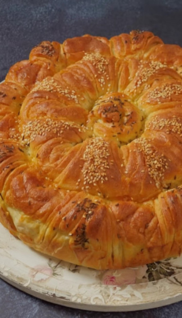 KRALJICA BOŽIĆNE TRPEZE: Kako se sprema česnica?