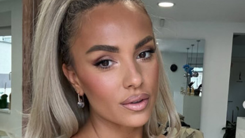 "ДВЕ ГОДИНЕ ЈЕ НЕМА": Пвачица се расплакала на помен бившег