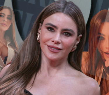 DEKOLTE I JEZIK: Sofija Vergara ponovo zapalila mreže (FOTO)