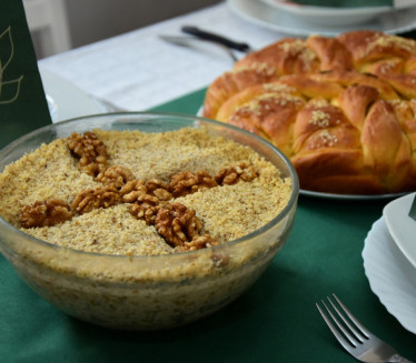 Ko prvi seda za slavski sto? Stari običaj daje odgovor