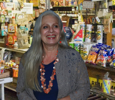 "ZAMOLILA SAM PRIJATELJA DA ME ZAPOSLI U RADNJI"