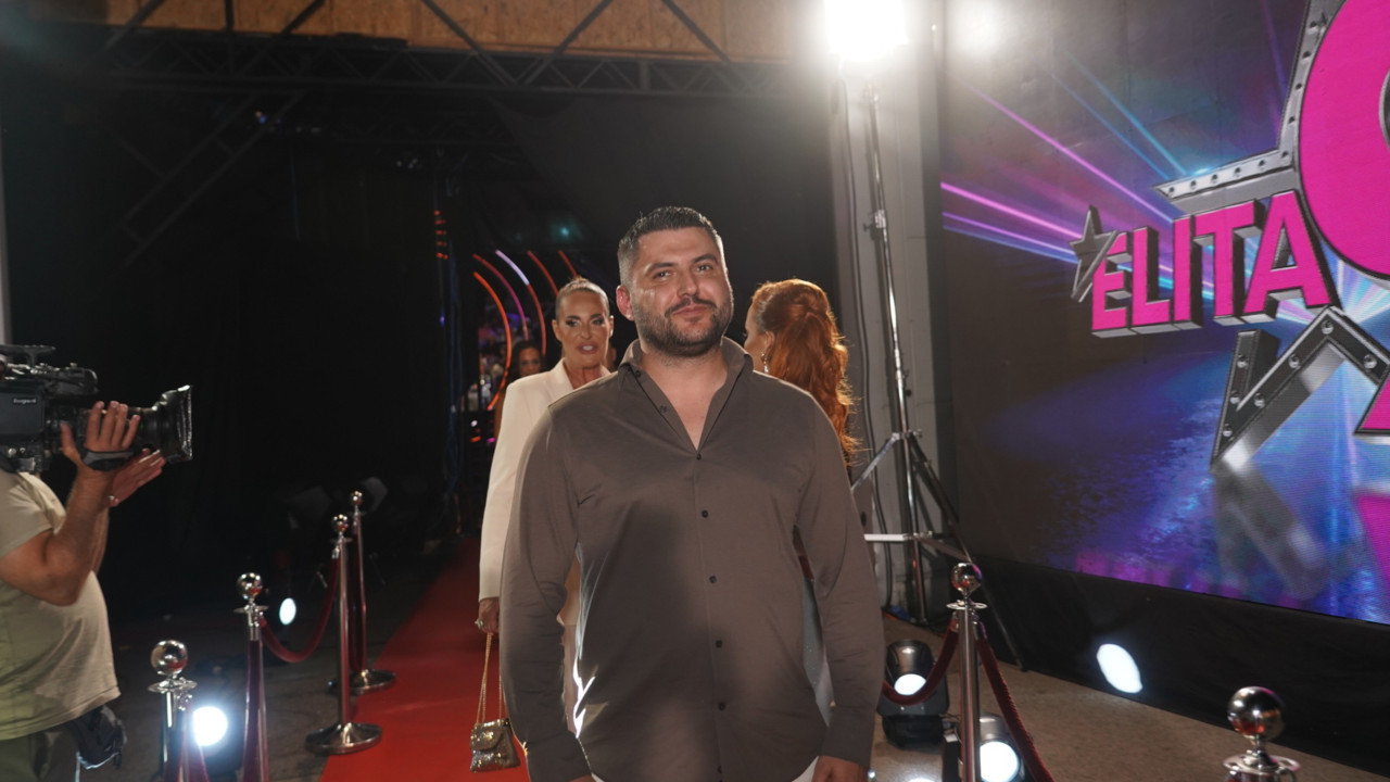 "Asmin se krije i jede slaninu,a poziva se na principe vere"