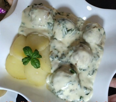 ПИЛЕЋЕ ЋУФТЕ У СОСУ ОД СПАНАЋА: Невероватно меке!